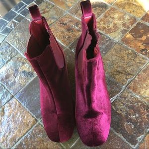 GORGEOUS Velvet Purple/Burgundy booties !! Size 8